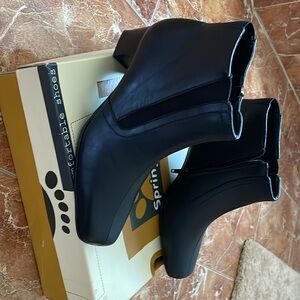 Comfortable leather boots size 38